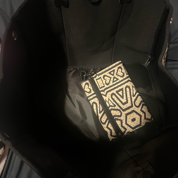 Neoprene Aztec Beach Tote Black & Cream - Picture 5 of 5